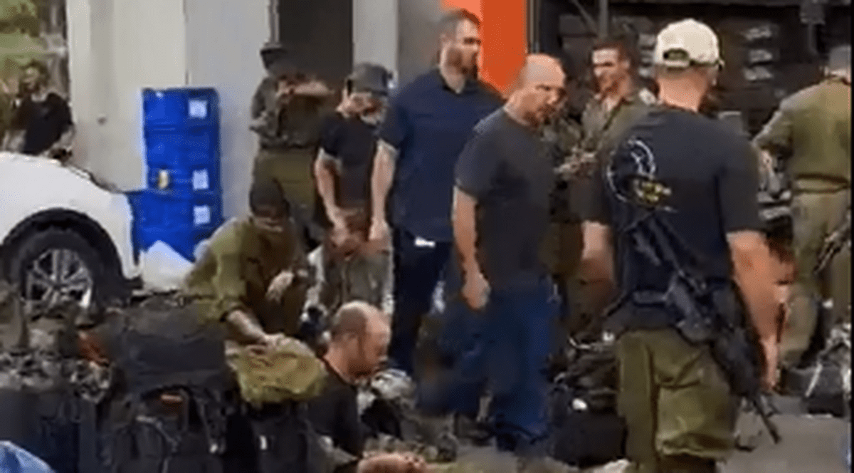 Fostul premier israelian Naftali Bennett s-a alăturat rezerviștilor, anunță un post local de televiziune