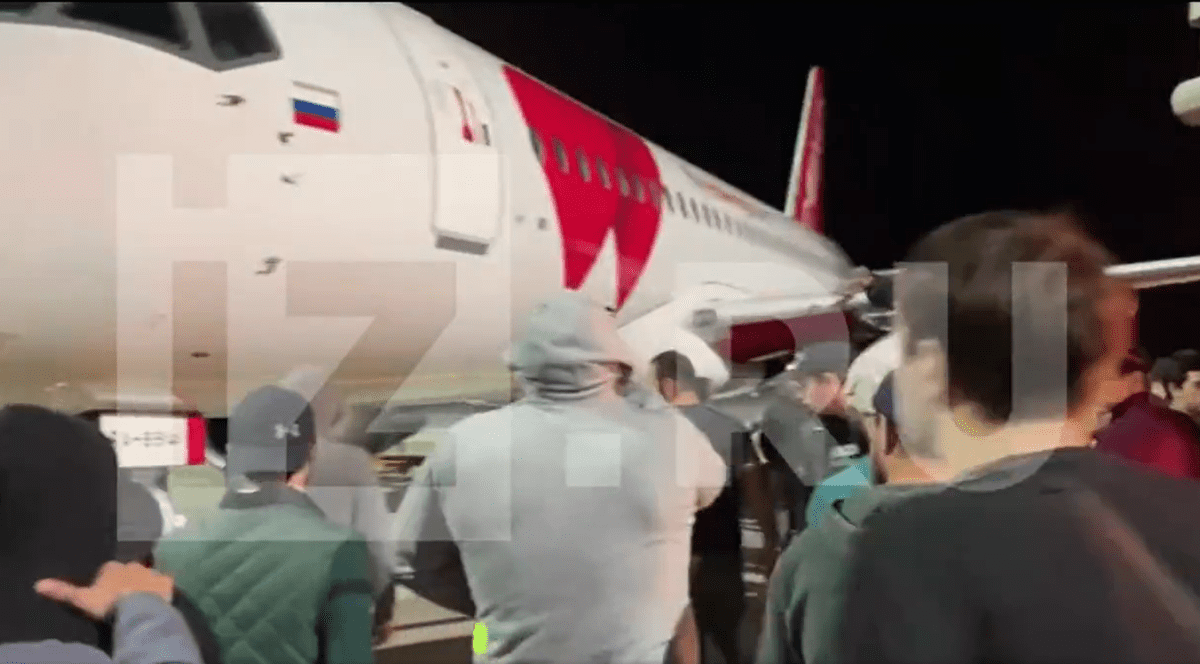 Netanyahu cere Rusiei să-i protejeze pe cetățenii israelieni după incidentul de pe aeroportul din Daghestan, Zelenski spune că imaginile sunt "îngrozitoare"