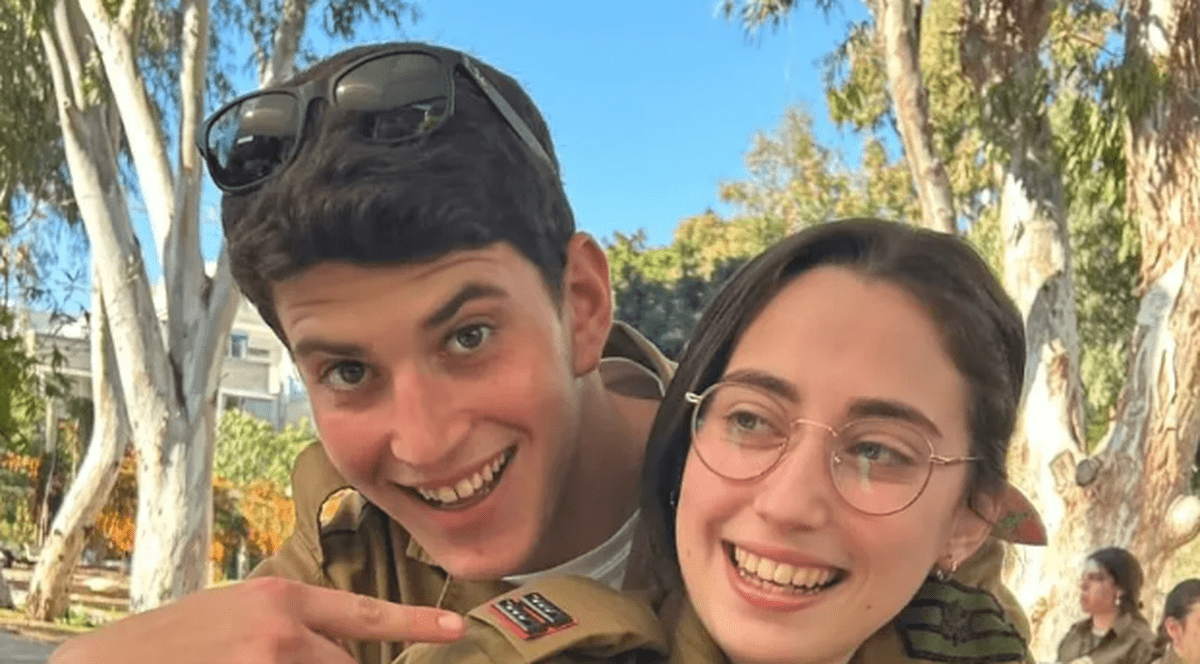 Netta, un tânăr israelian de origine canadiană, s-a aruncat peste grenadă pentru a-și salva iubita, la Kfar Aza. Tânăra a supraviețuit