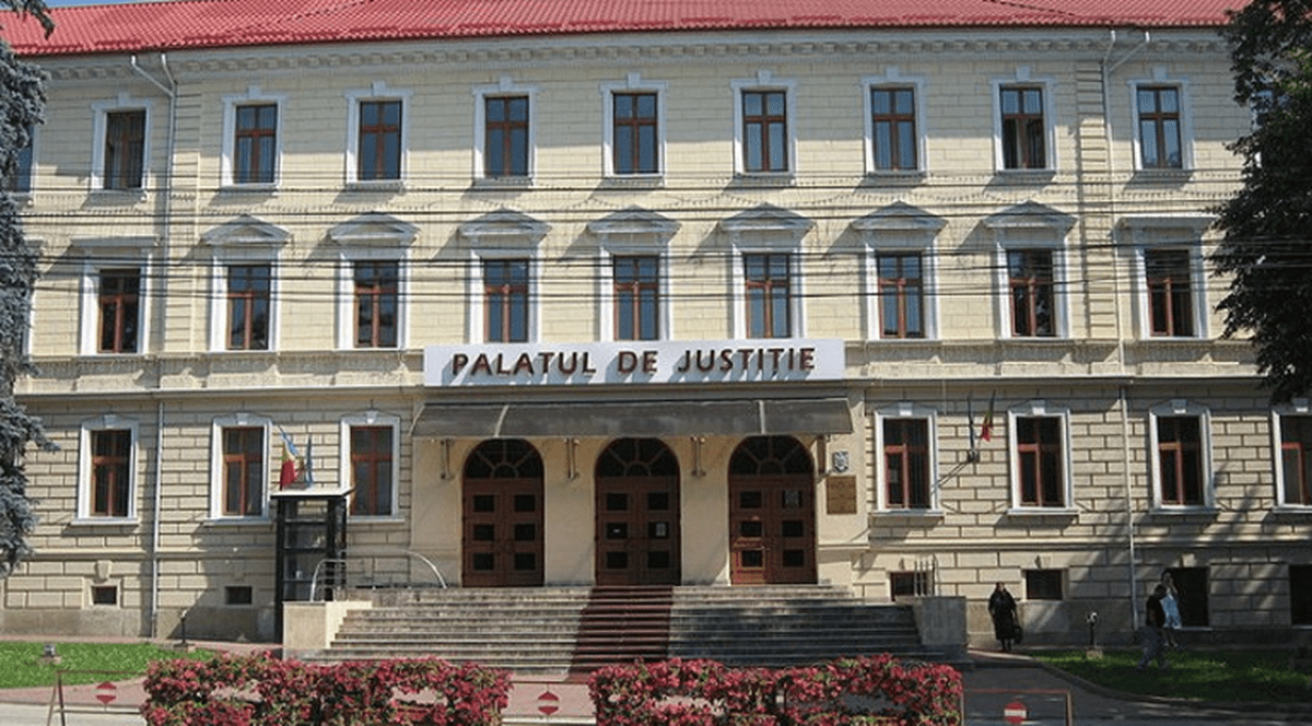 Judecătoarea din Suceava acuzată că livra informații despre percheziții și interceptări traficanților de droguri, reținută. Pe lista capetelor de acuzare: luare de mită și consum de droguri