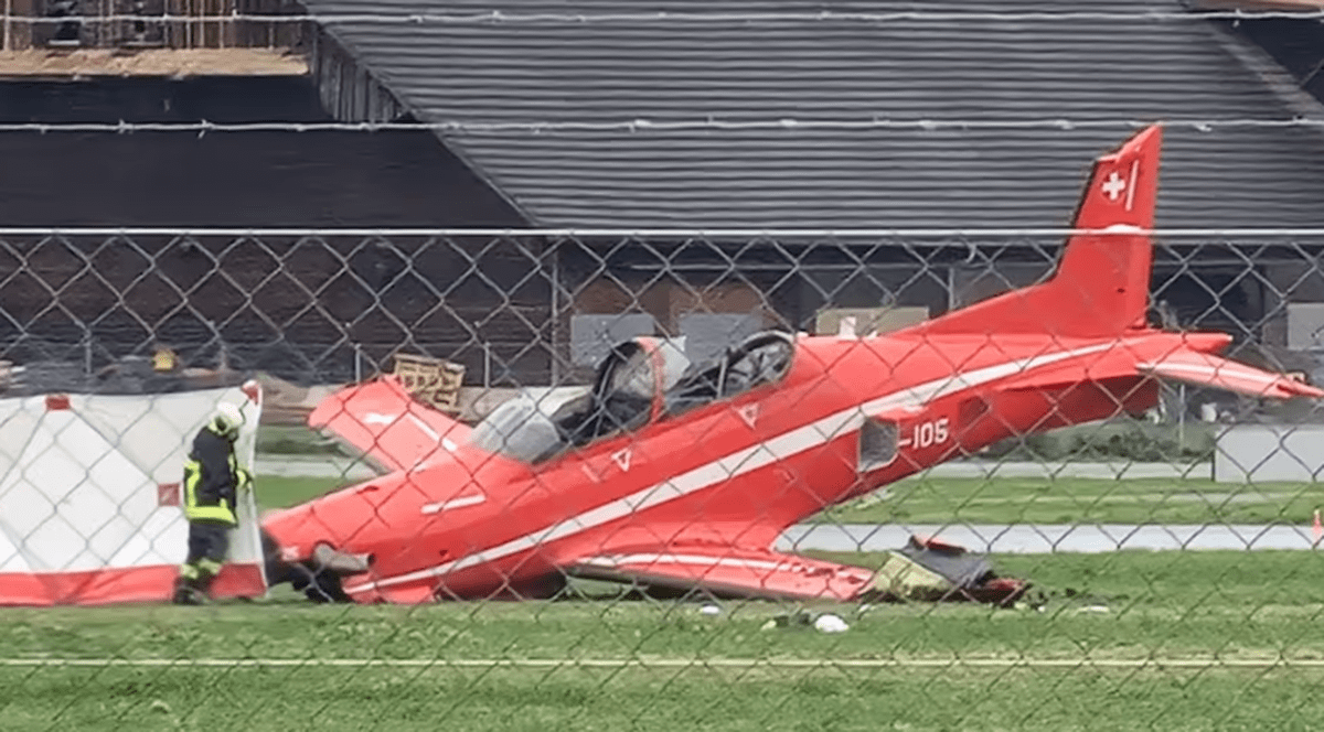 O aeronavă militară s-a prăbușit în Elveția, în timpul unui zbor de antrenament. Pilotul și elevul său s-au ejectat înainte de impact