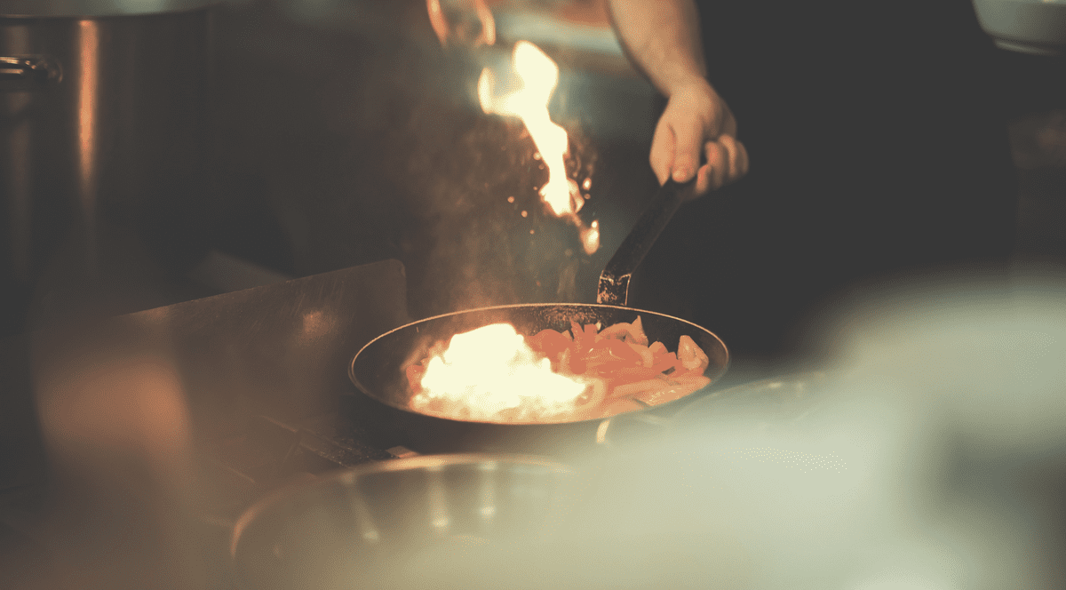 Ce este flambarea și cum să gătești flambé