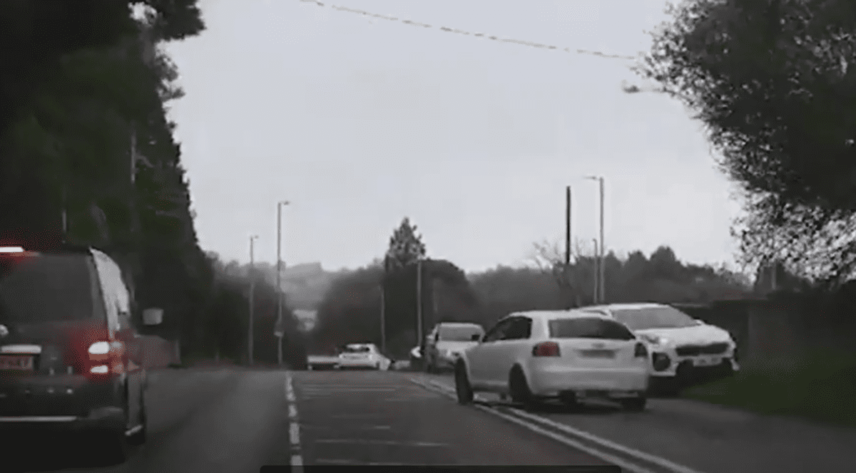 Urmărire ca-n filme a unui șofer care gonește cu 160 km/h pe sens opus, difuzată de poliția britanică. Cum s-a terminat cursa - VIDEO