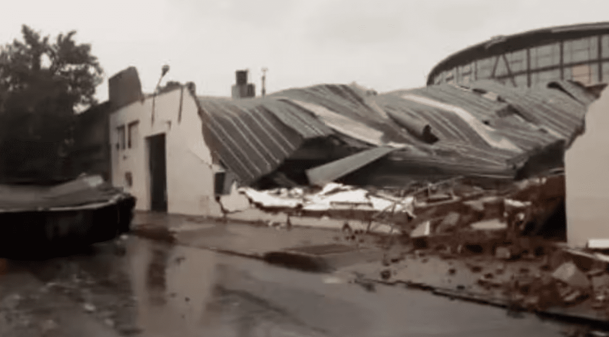 13 oameni au murit, după ce acoperişul unui club sportiv s-a prăbuşit din cauza unei furtuni violente, la Bahia Blanca, în Argentina. Primar: „E o catastrofă”