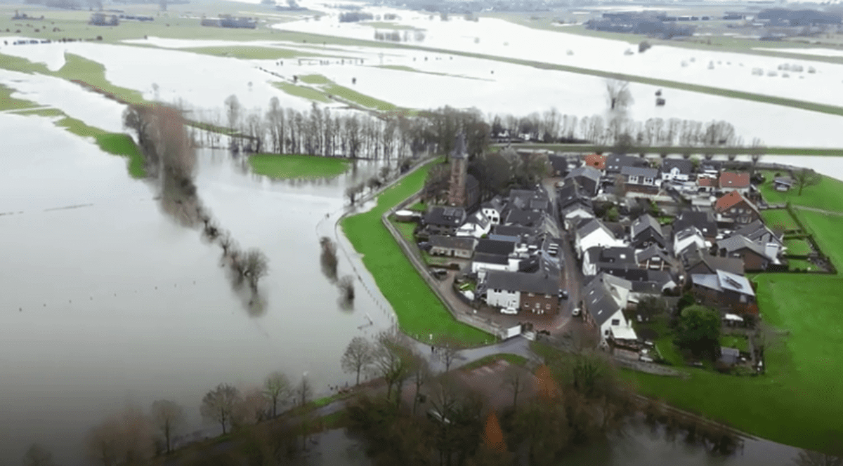 Un cartier din orașul german Kleve a fost izolat din cauza inundațiilor: „Se mai poate ajunge doar cu barca”