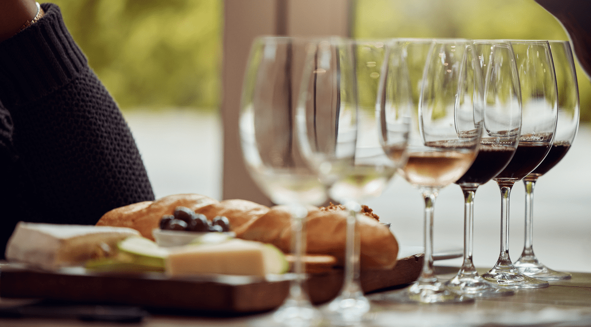 Cum să asortezi vinul cu mâncărurile vegane