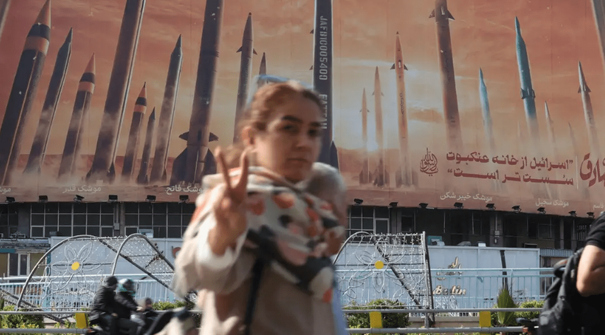 Reprimarea femeilor din Iran se intensifică sub acoperirea războiului: „Mai degrabă ne ucide poliția morală decât un atac israelian”