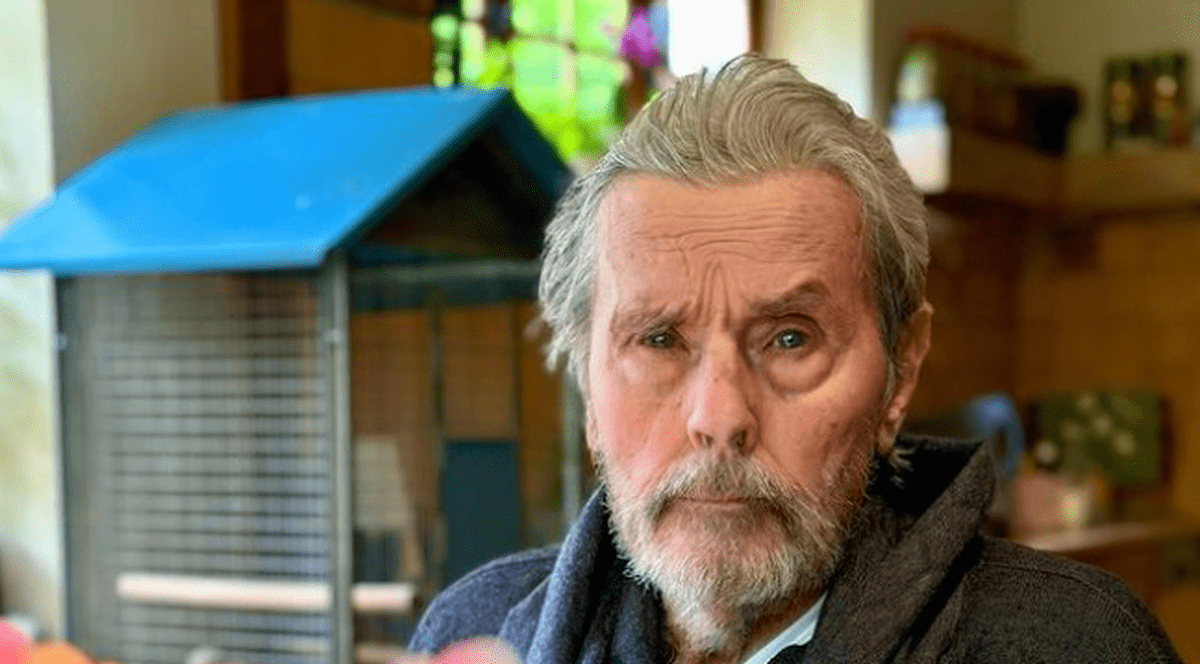 Fiica lui Alain Delon a publicat o fotografie cu tatăl ei „cu acordul său”. „Mi s-a părut că era chipeş”