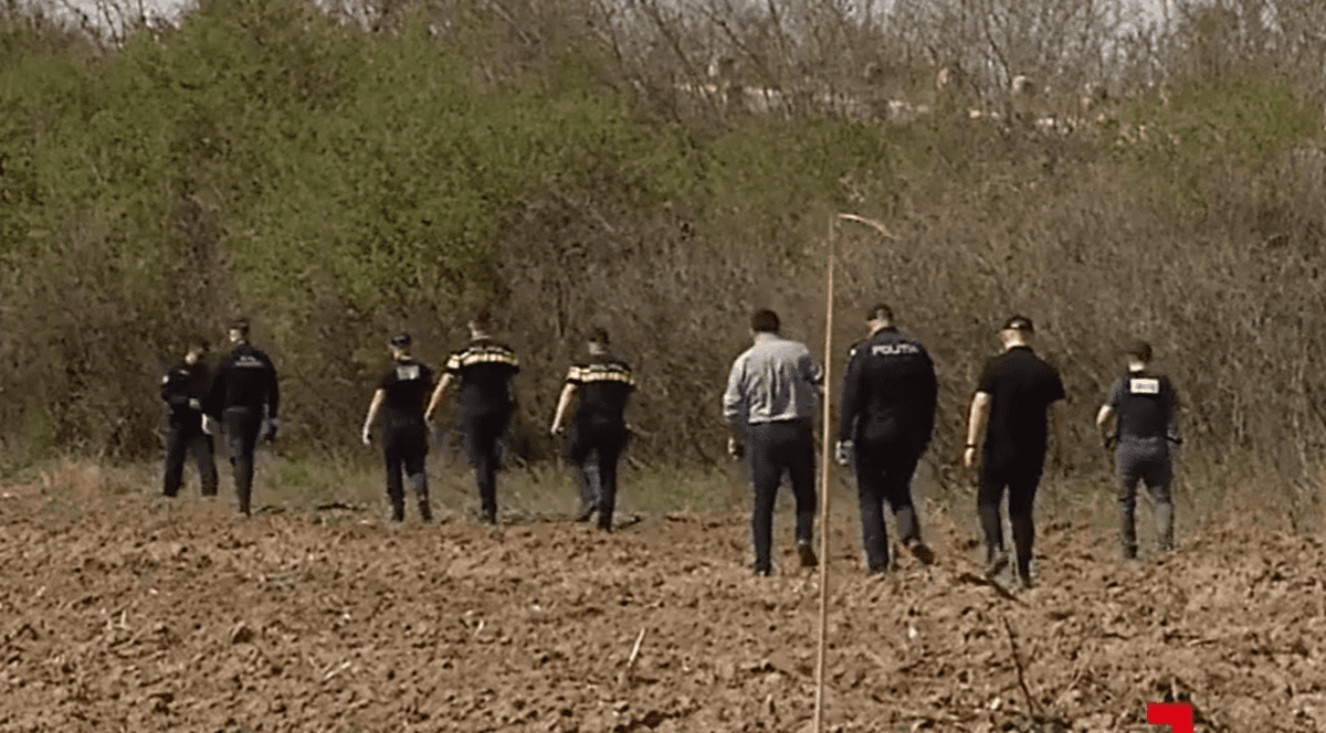 Cadavrul găsit pe un câmp din Dâmboviţa este al unei femei. Trupul, mutilat şi înfăşurat în folie de plastic