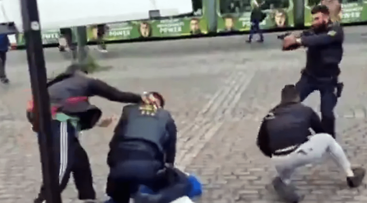 Trei răniți în Germania, într-un atac asupra unui activist antiislamist. Suspectul, împușcat de poliție
