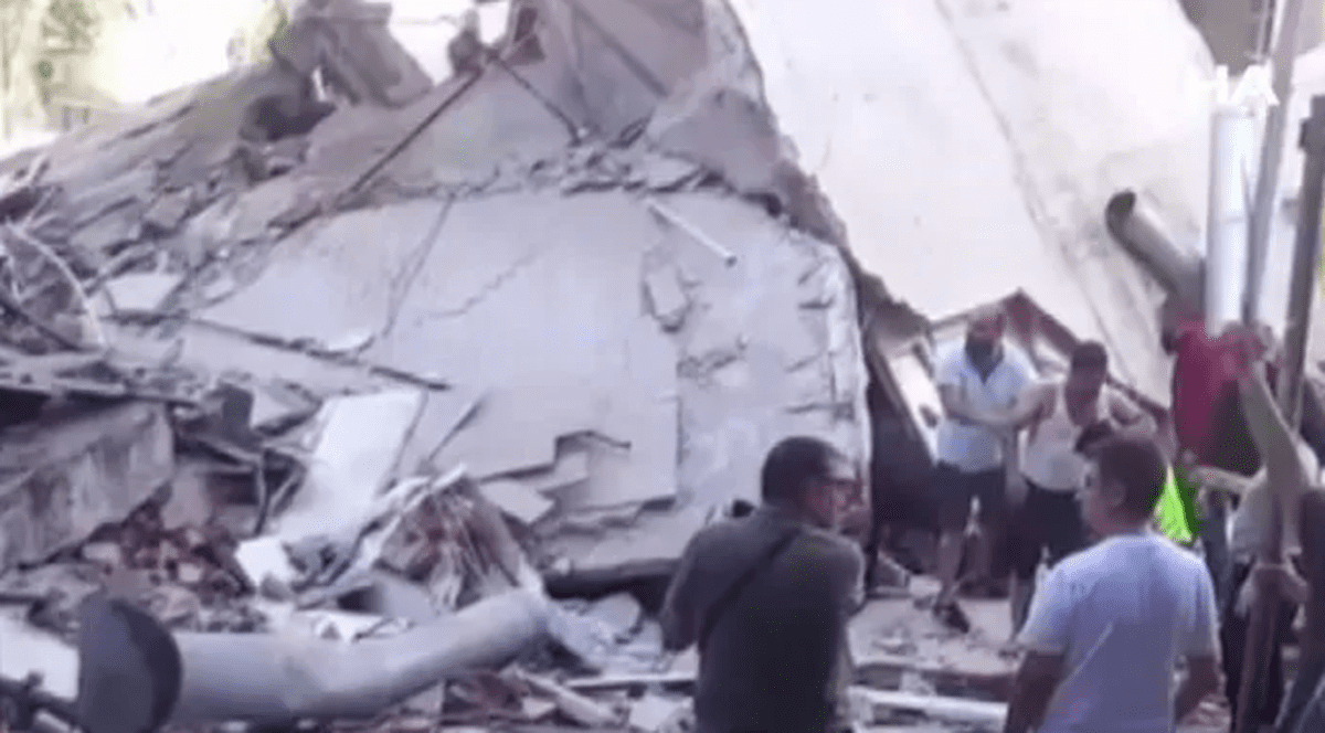 Un mort și 8 răniți, inclusiv un bebeluș de 6 luni, după ce un bloc de 3 etaje, construit ilegal, s-a prăbușit, în Turcia | VIDEO