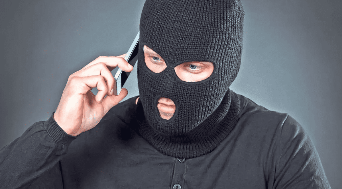 Metoda „Accidentul” lângă Würzburg, unde se află naționala României și mulți suporteri tricolori. Escrocii au deposedat o femeie de 140.000 de euro