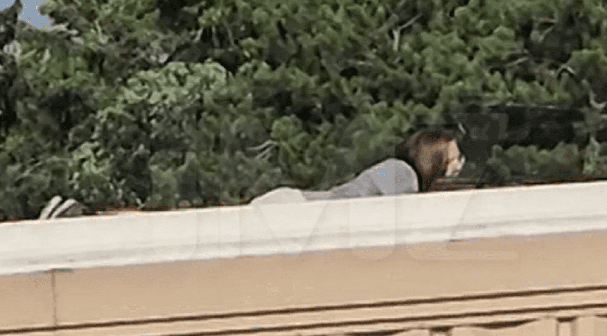 Înainte de tentativa de asasinat asupra lui Trump, un polițist neînarmat l-a găsit pe Thomas Matthew Crooks pe acoperiș, a fost amenințat și a fugit