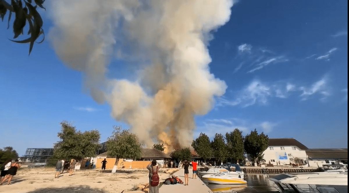 Incendiu în Satul de Vacanță Gura Portiței. Intervenţia a fost una dificilă şi de durată, din cauză că locația este izolată 