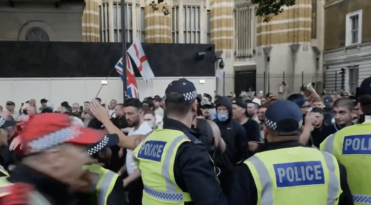 Ciocniri cu poliţia în faţa Downing Street, la Londra, după protestele antiimigraţie din Southport | VIDEO