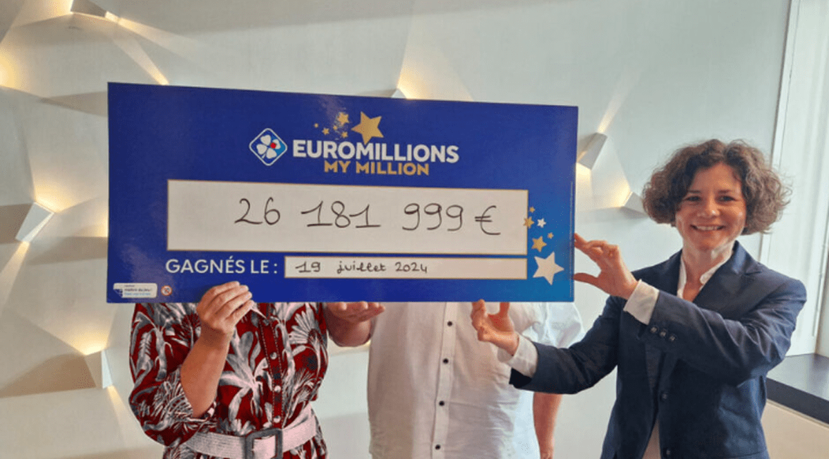 Un cuplu în vacanță a câștigat 26 de milioane de euro cu un bilet aleatoriu de 2,5 euro, în Franța: „L-am luat și la plajă, făceam baie pe rând”