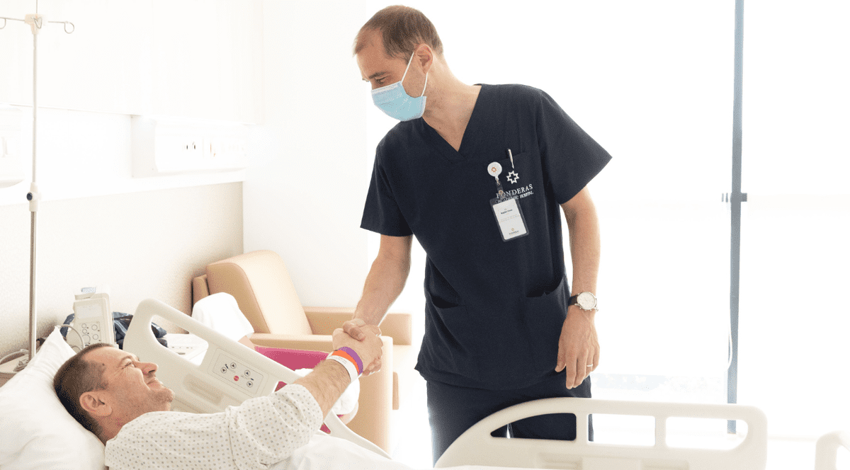 Temerile bărbaților care vor să apeleze la o intervenție de micșorare a stomacului. Dr. Bogdan Smeu: „Bărbații care aleg chirurgia bariatrică își doresc să scape de sentimentul de rușine și de frustrare”