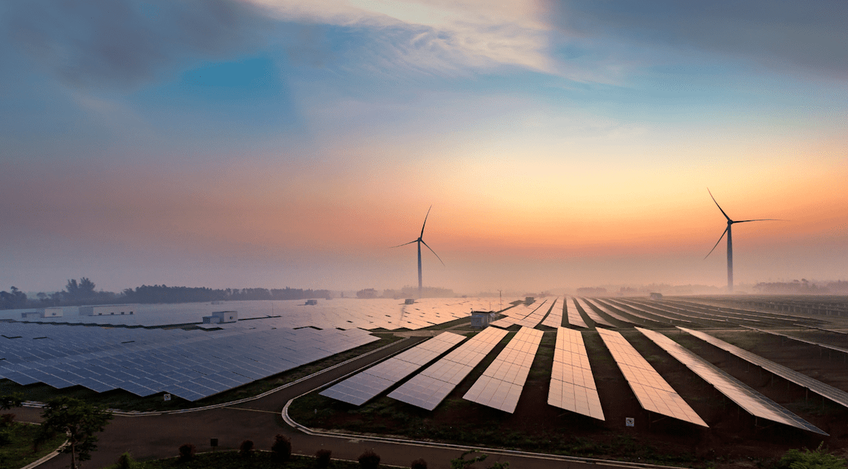 Panouri fotovoltaice și instalații eoliene de producere a energiei