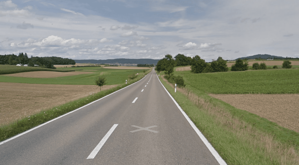 Un român a rămas nu doar fără permis, ci și fără mașină, în Elveția, unde a fost prins că circula cu 160 km/h pe un drum de țară