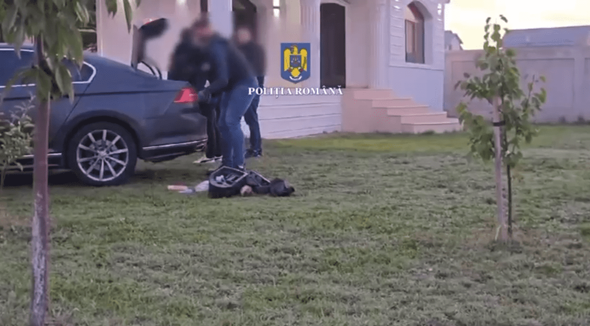 Razie cu sute de polițiști la Bărbuleşti, în județul Ialomița. Cei 14 suspecți căutați au fost identificați I VIDEO