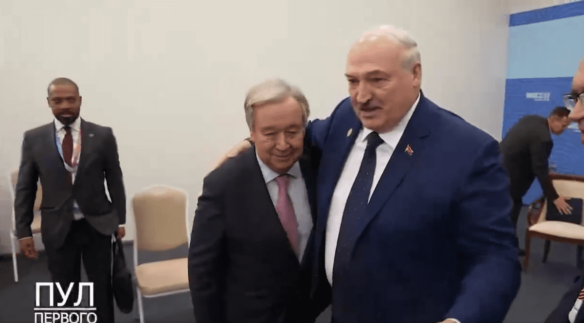 Secretarul general al ONU, António Guterres, se îmbrățișează cu liderul Belarusului, Alexandr Lukașenko. Acesta este un aliat al lui Putin | VIDEO