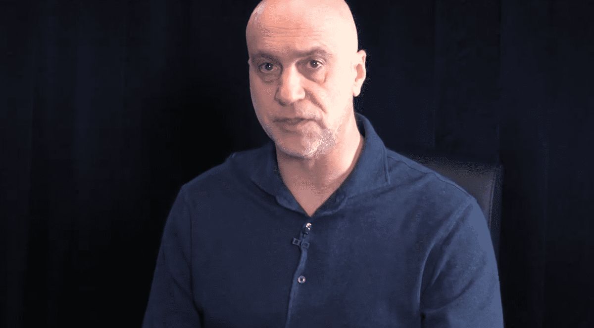 Prezentator TV concediat după ce a cerut să li se ia copiii părinților care se uită la filme rusești: „Nu are rost să-i împușcăm în fața celor mici”