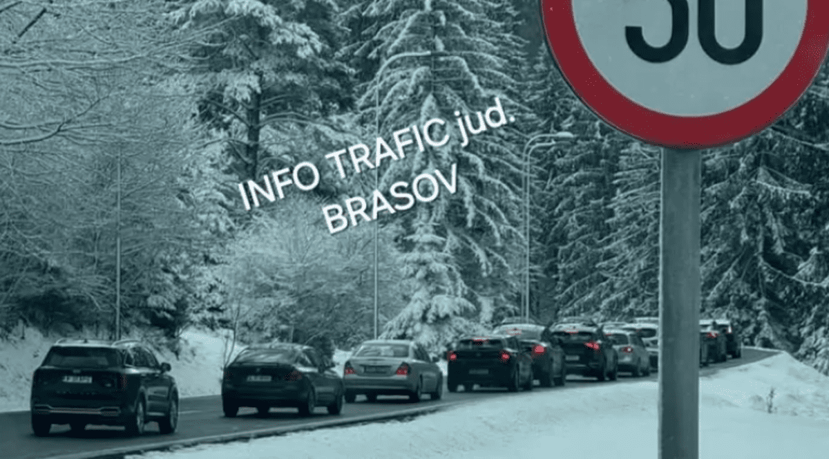 Bară la bară pe drumul spre Poiana Brașov, în a doua zi de Crăciun. Instalațiile pe cablu funcționează