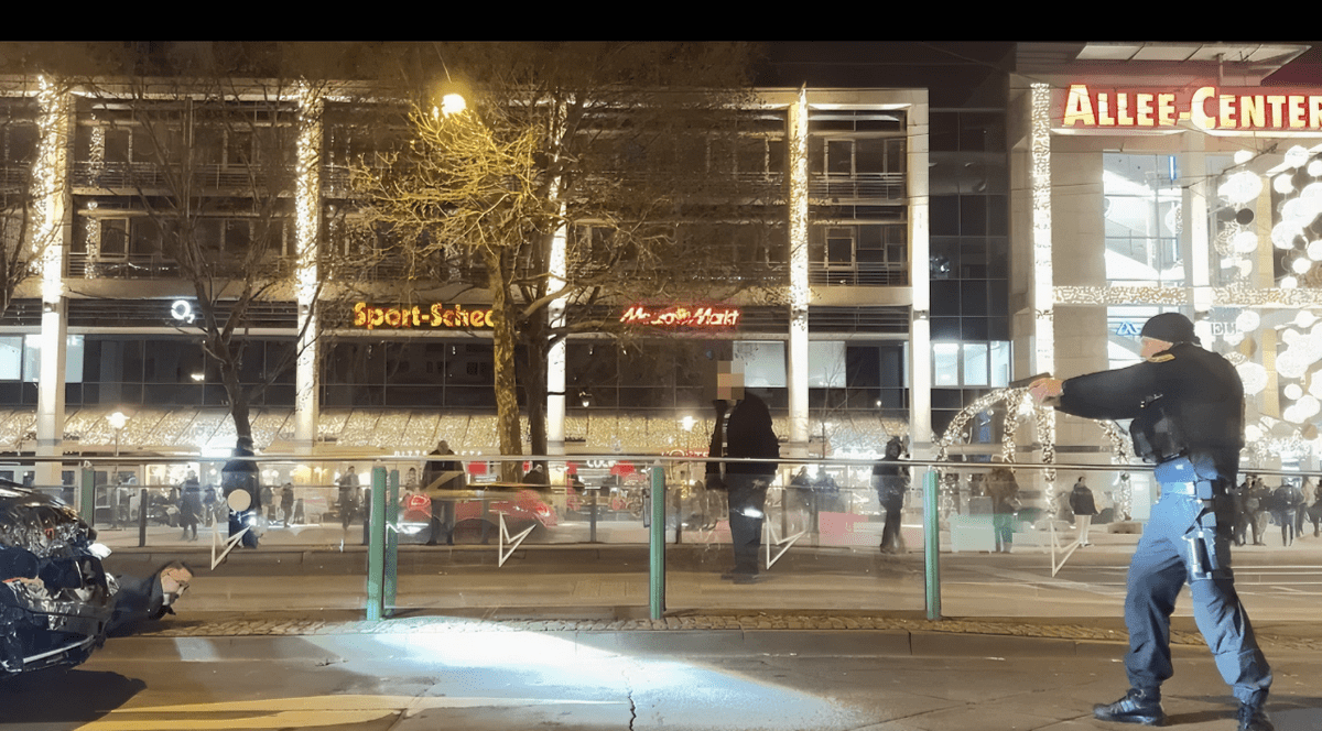 Momentul în care atacatorul din Germania este arestat de polițiști - Foto Bild.de
