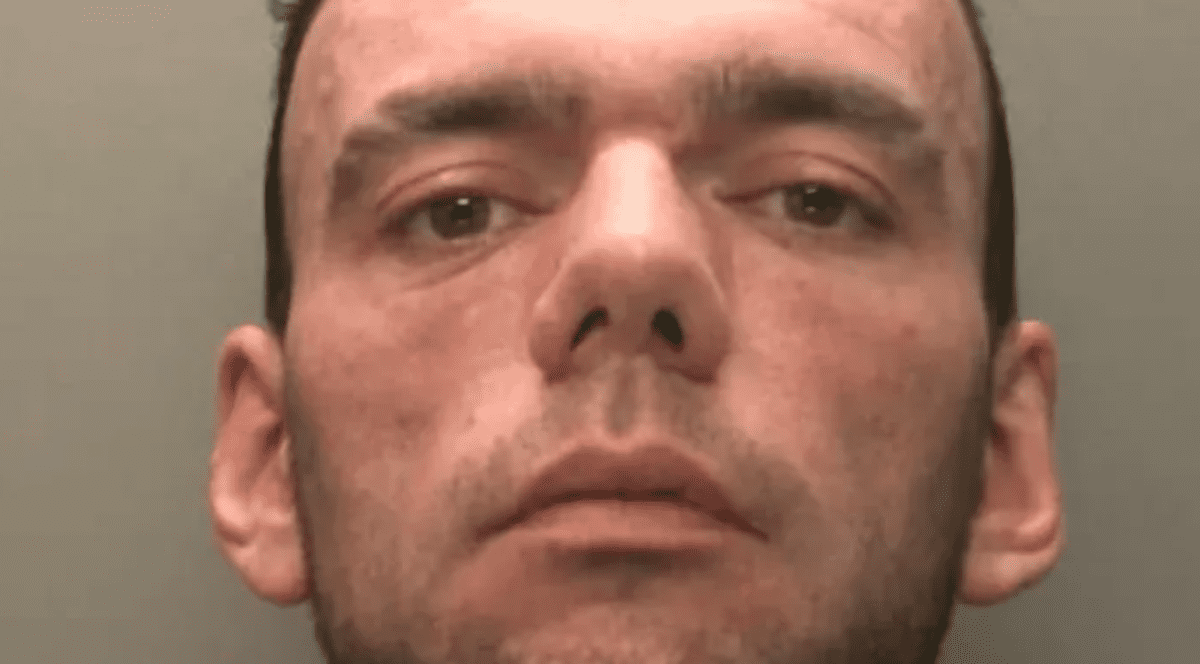 Un fugar britanic s-a plâns că polițiștii au folosit o fotografie cu el mahmur, „după o beție de 3 zile”, și a postat o poză „macho”, pe baza căreia fost prins