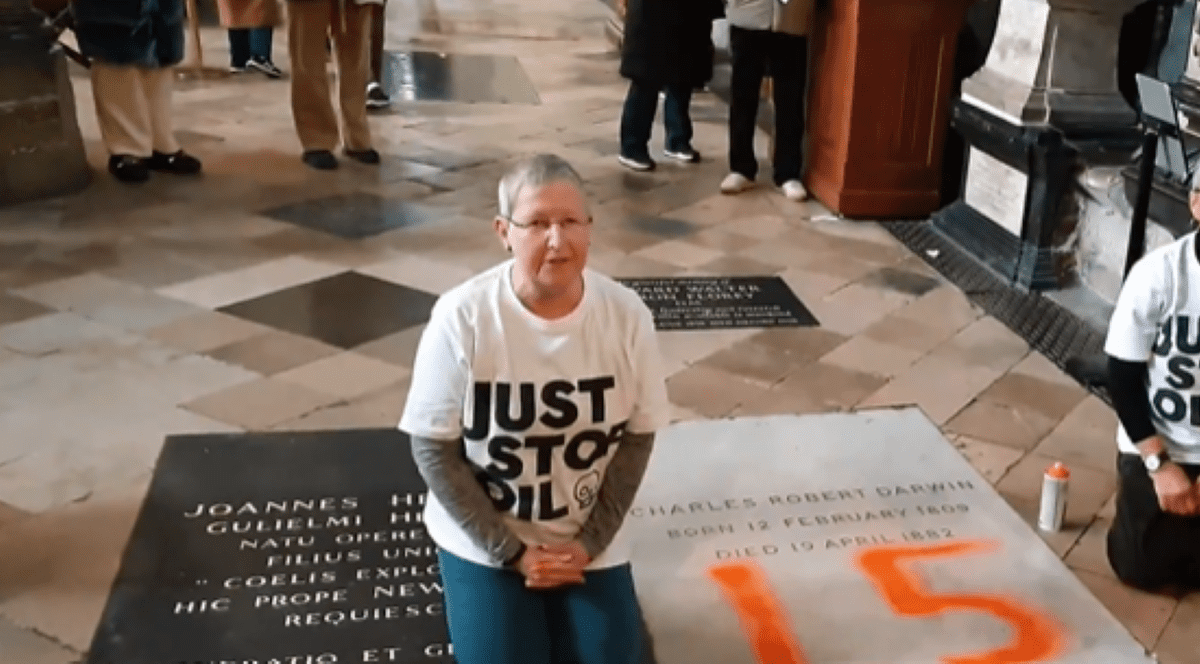 Cele două activiste de mediu care au vandalizat mormântul lui Charles Darwin.