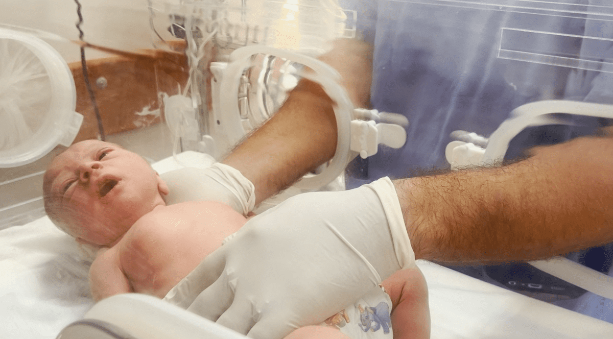 O familie de ruși mutată în Belarus și-a botezat primul copil Vladimirovici Trump