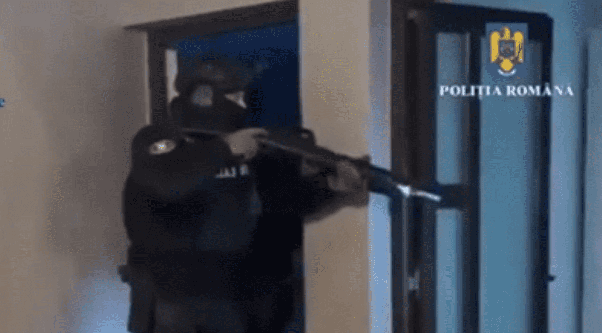 Polițist surprins în timpul unei percheziții efecutate în cazul încăierării de la Urziceni