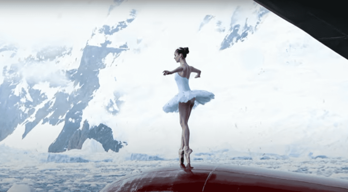 Balerina Victoria Dauberville dansează în Antarctica