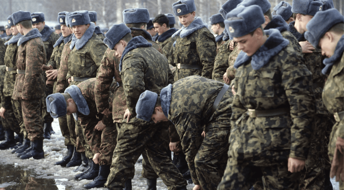 Militari ruși pregătiți pentru a fi trimiși pe frontul din Ucraina.