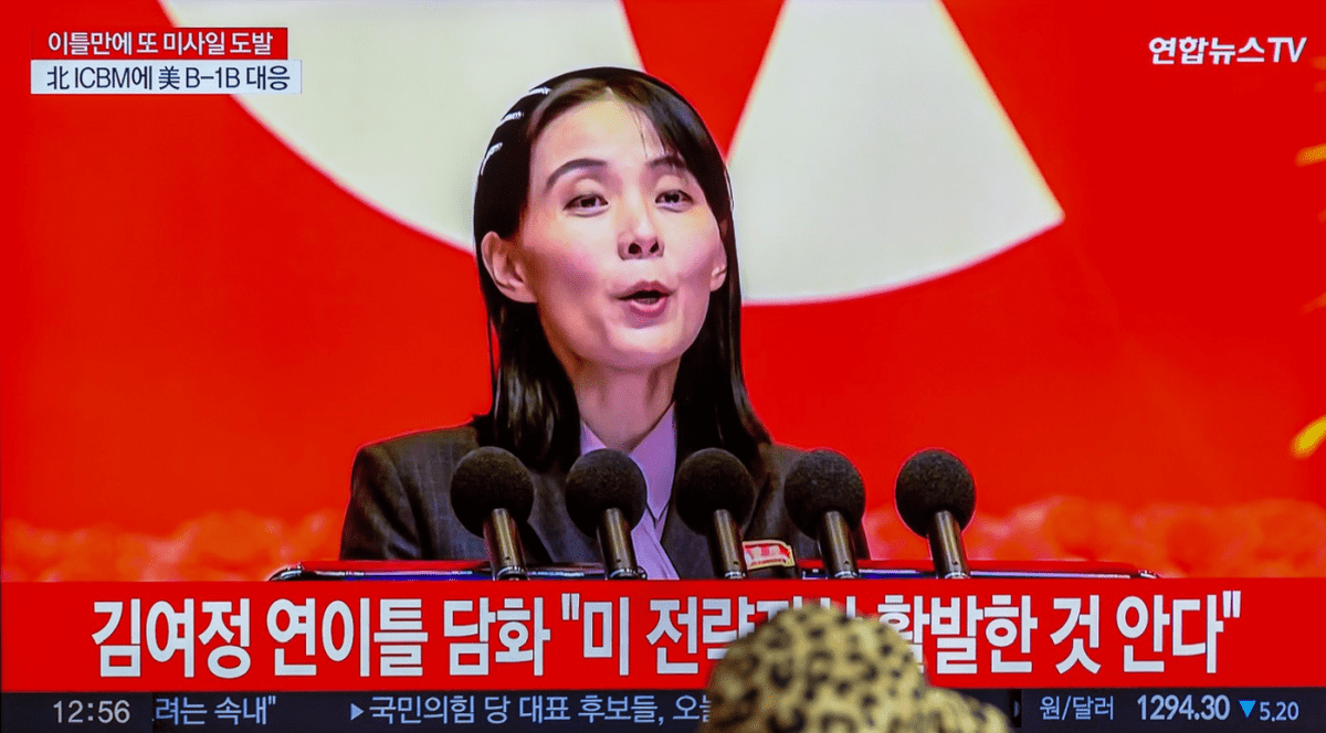 Sora lui Kim Jong-un amenință cu represalii din cauza sosirii unui portavion american în zonă