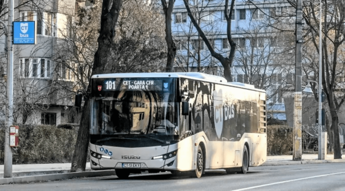 Un aautobuz pe o stradă din Constanța