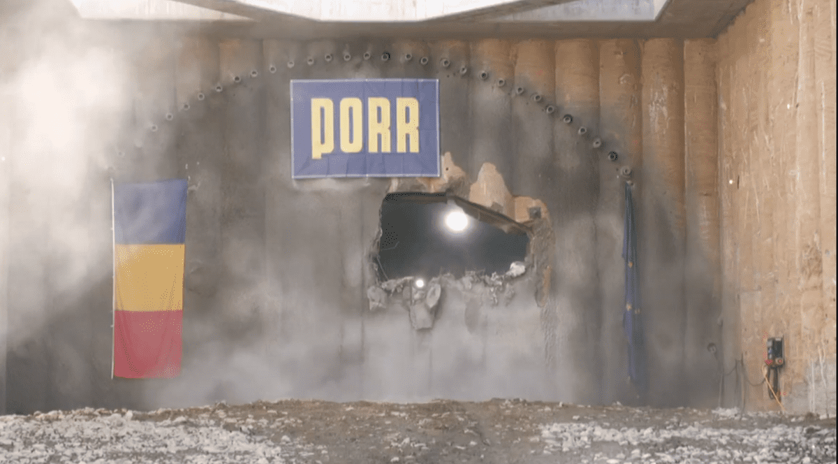 Străpungerea tunelului Momaia, primul de pe o autostradă din România.