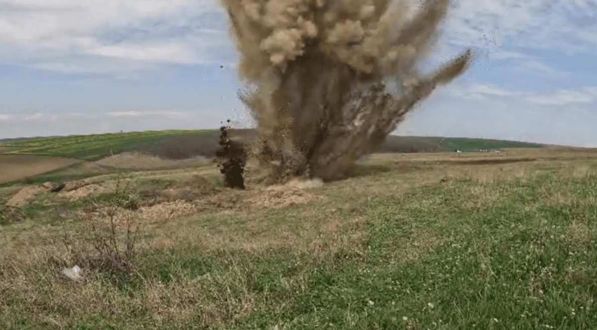 Zeci de proiectile găsite la Galați au fost detonate controlat. Multe dintre ele erau funcționale