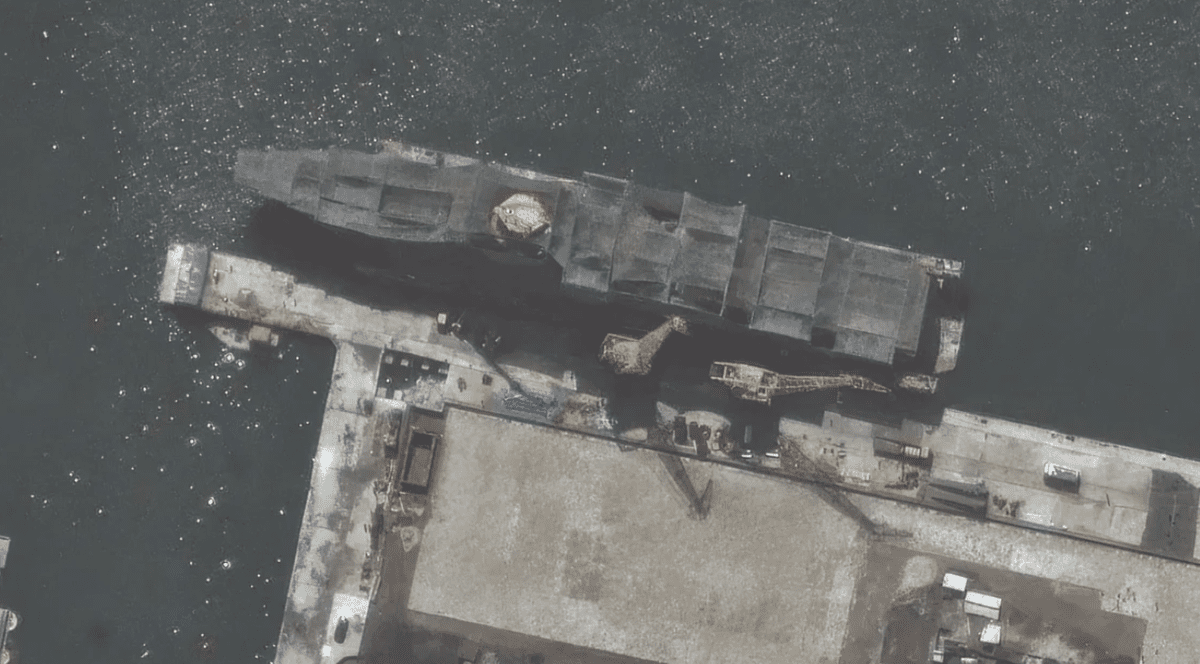 Imagine cu nava de război a Coreei de Nord, în apă