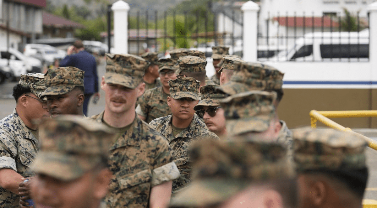 Militarii americani care au fost concediați pentru că au refuzat să se vaccineze anti-Covid vor fi despăgubiți, anunță administrația Trump