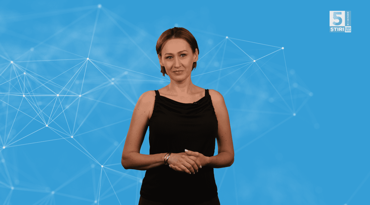Laura Macavei intr-o rochie neagra cu bretele