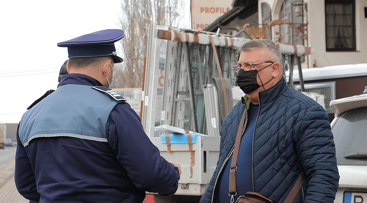 Inspectorul ANAF prins când lua mită în toaleta unui hotel a scăpat de închisoare cu executare. Judecătorii au considerat că șpaga a fost mică