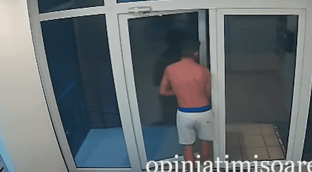 O tânără din Timișoara, singură în apartament, a găsit un bărbat care se dezbrăca în bucătărie și care a fugit apoi cu o bicicletă