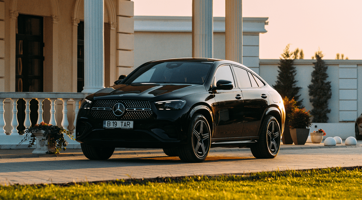 Vacanță la schi cu familia: de ce mașina potrivită schimbă totul