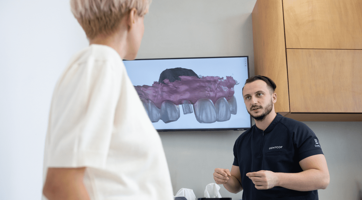 Dr. Deniels Scrob, medic stomatolog la Clinica Dentcof din Timișoara