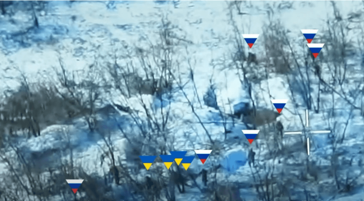 O dronă surprinde un grup de ptru soldați ucraineni care au fost luați prizonieri de ruși, pe linia frontului din Povrovsk, ianuarie 2026