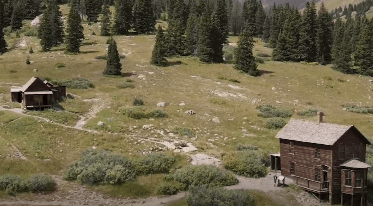 Un oraș fantomă vechi de peste un secol rezistă la peste 3.000 de metri altitudine. Foto Captură video