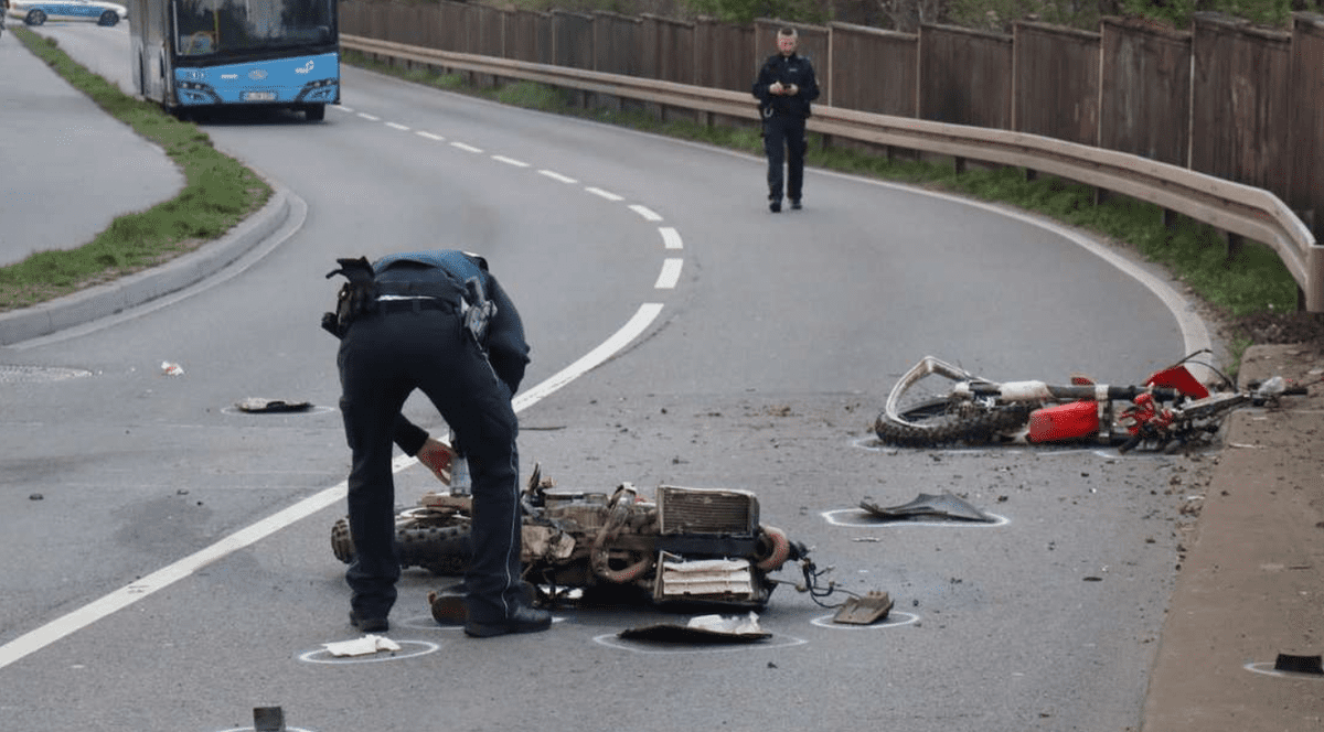 Motocicletă ruptă în două în urma unui accident în Germania.