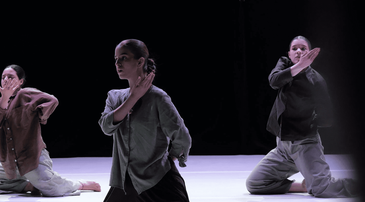 Moment de dans contemporan de la evenimentul organizat cu ocazia împlinirii a 115 ani de relații diplomatice între Elveția și România.