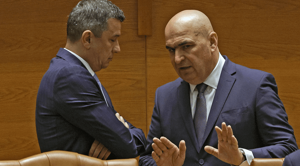 Ilie Bolojan și Sorin Grindeanu într-o discuție în Parlament. Foto: Inquam Photos-Octav Ganea